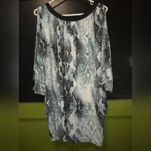 Jennifer Lopez Black and Gray Top